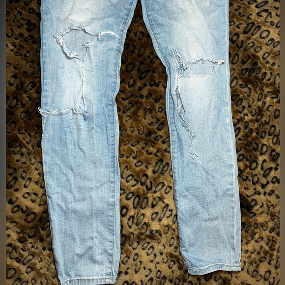 Abercrombie & Fitch Distressed Skinny Jeans
Size: Women’s 4R / W27 L31 - Picture 4 of 5